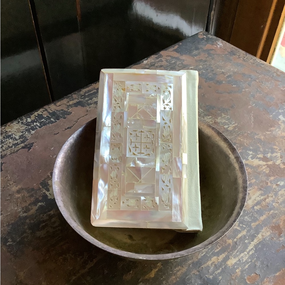 VTG Carved Mother of Pearl Covered Bible - Picture 5 of 5